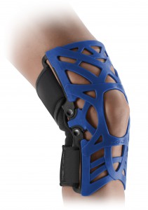 REACTION_bare_leg_new_brace_back_HERO_blue-ortopedia mato-palafrugell-baix emporda